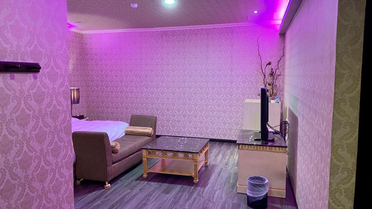 Huang Xing Motel Pingtung Eksteriør billede