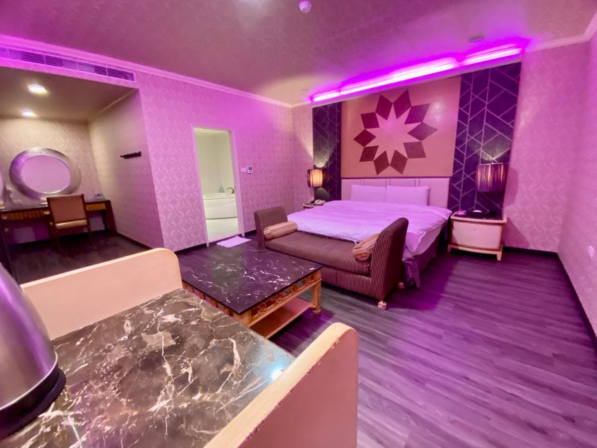 Huang Xing Motel Pingtung Eksteriør billede