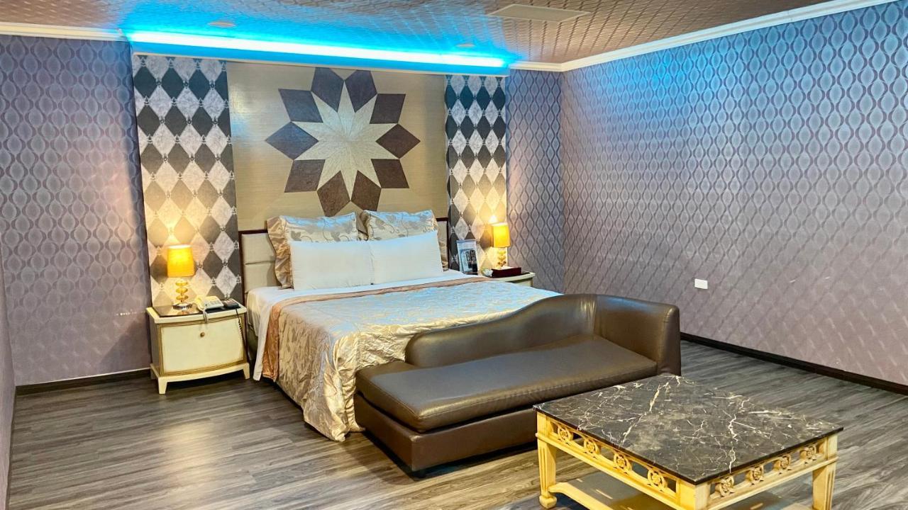 Huang Xing Motel Pingtung Eksteriør billede