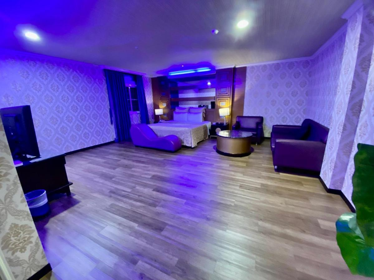 Huang Xing Motel Pingtung Eksteriør billede