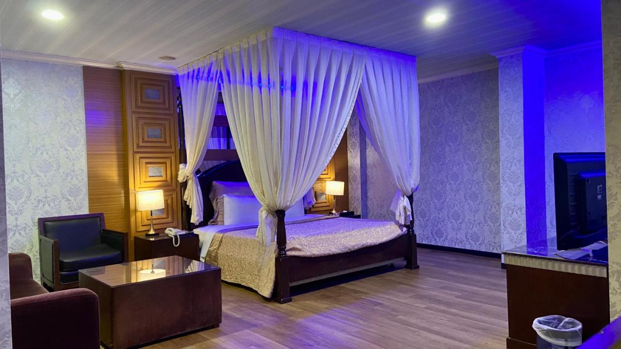Huang Xing Motel Pingtung Eksteriør billede