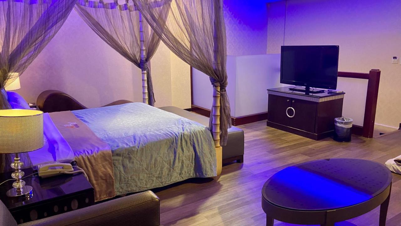 Huang Xing Motel Pingtung Eksteriør billede