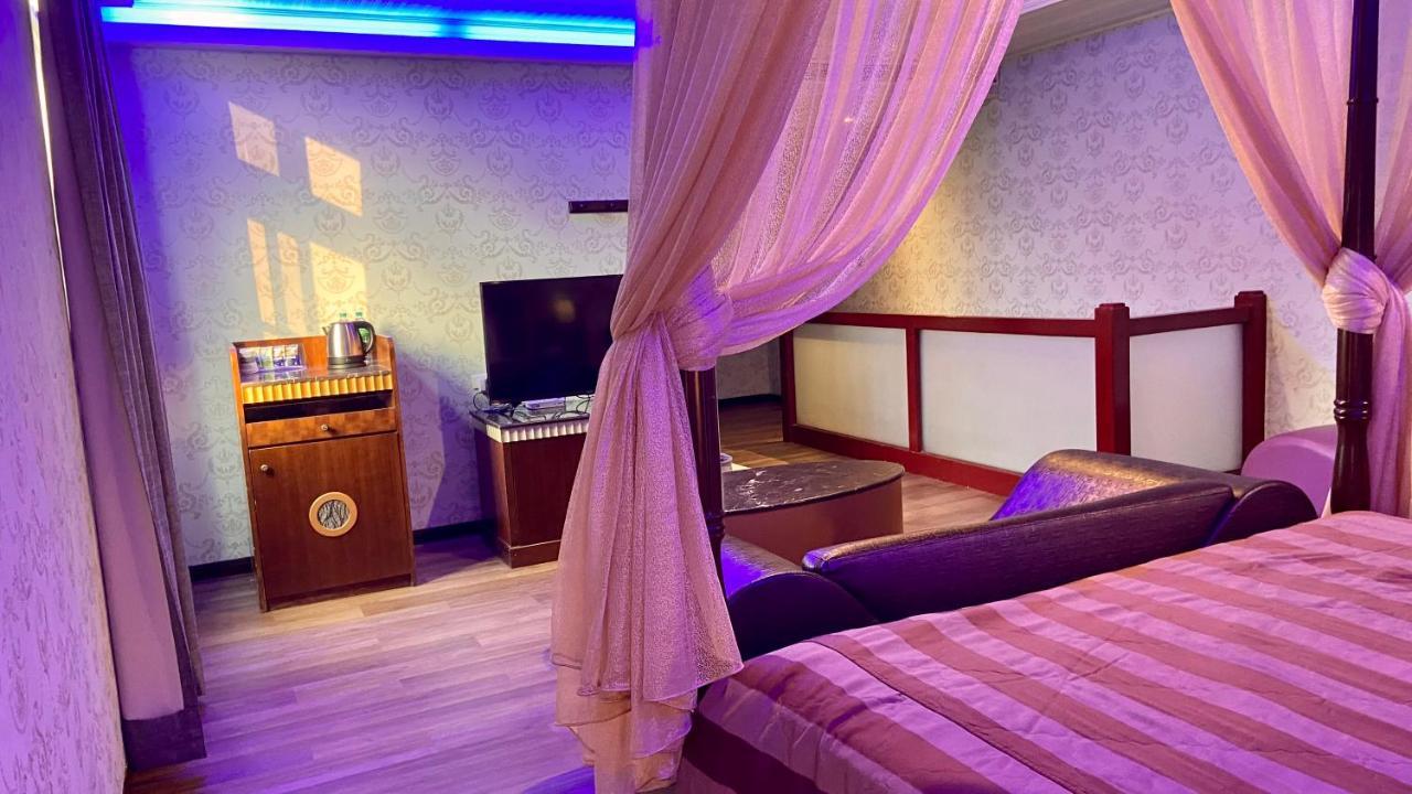 Huang Xing Motel Pingtung Eksteriør billede