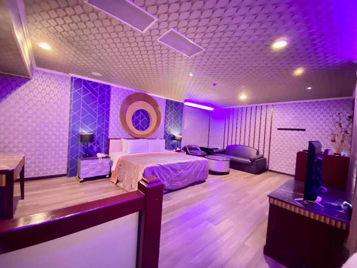 Huang Xing Motel Pingtung Eksteriør billede